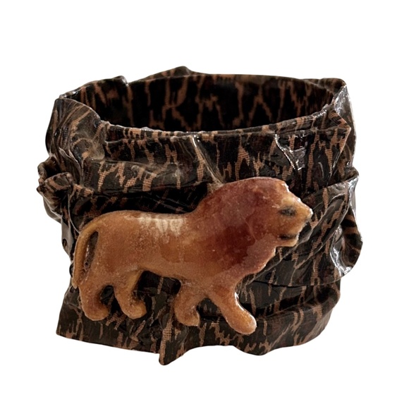 Vintage Paper Mache Bangle Bracelet with a Lion! - Picture 1 of 7